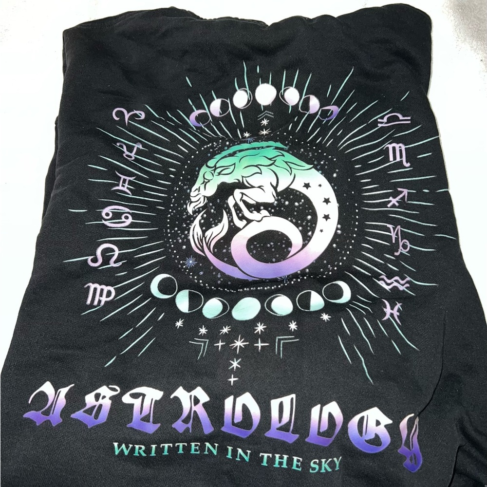 I’m selling this beautiful sweater that’s super comfortable and warm.